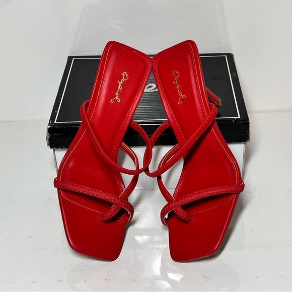 Qupid FELINE Strappy Heeled Thong Sandals - Picture 5 of 8